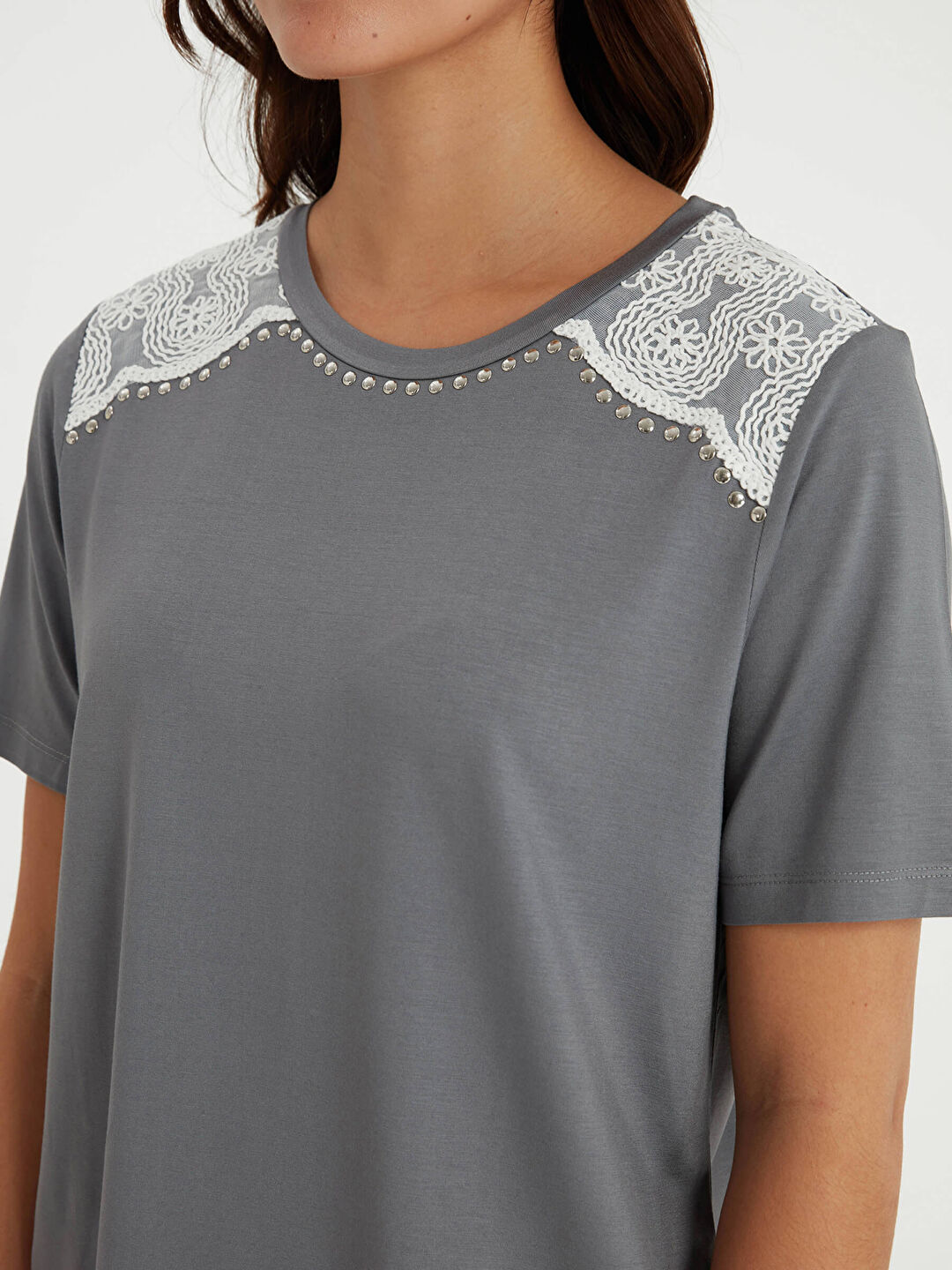 Dantel Ve Trok Detaylı Yuvrlak Yaka T-Shirt 66614