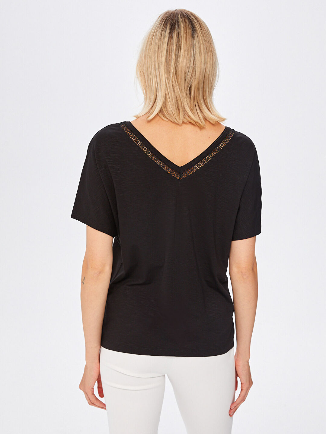 Yakası Delik İşli V Yaka T-Shirt 67559
