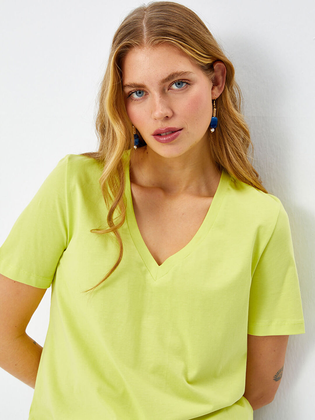 %100 Pamuk V Yaka T-Shirt 68095