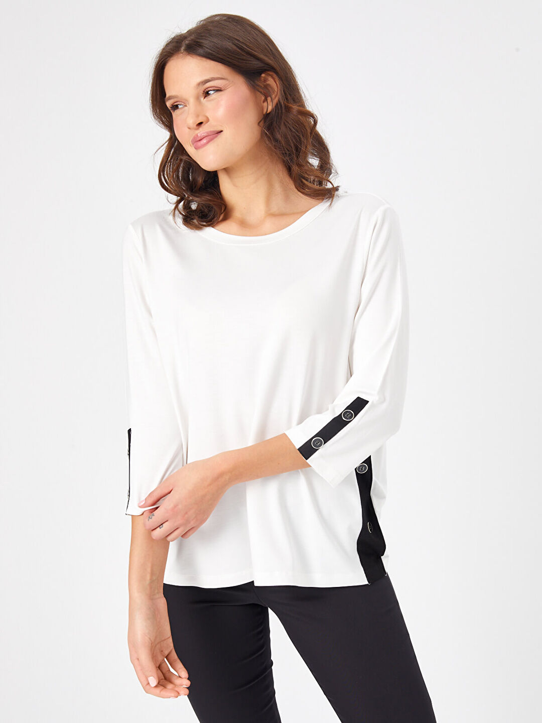 Renk Bloklu Yanları Düğmeli 3/4 Kol Yuvarlak Yak T-Shirt 68638