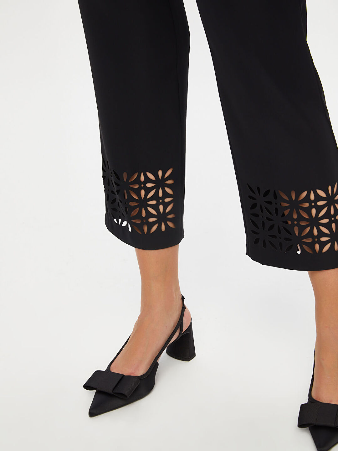 Paçası Delik İşli Slim Fit Pantolon S25PNT035