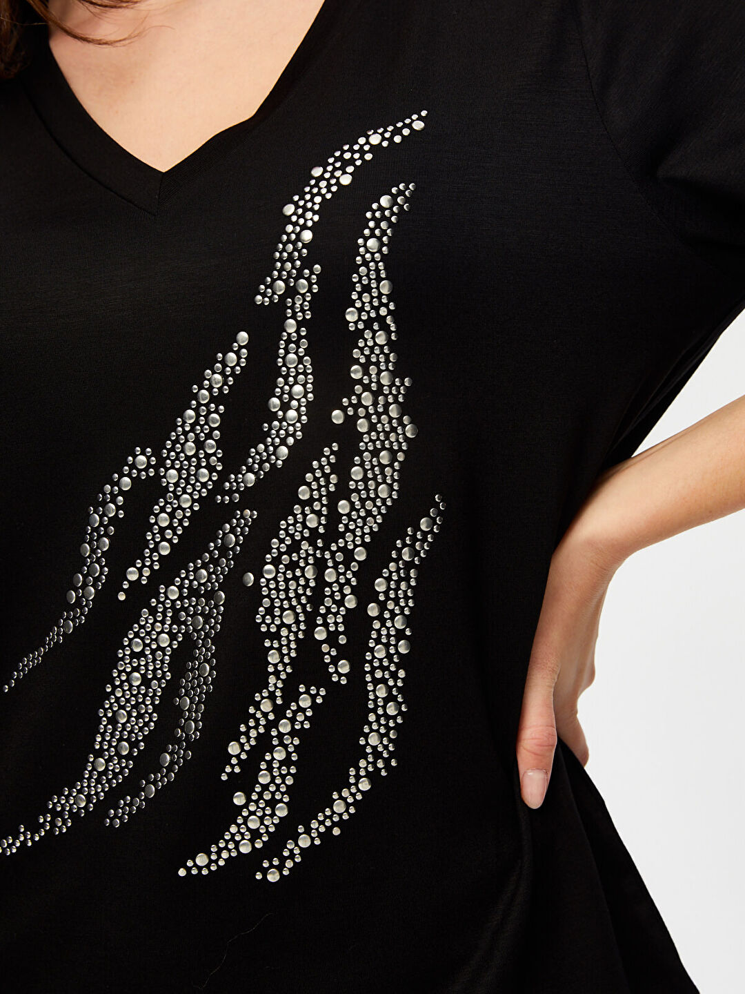Önü Trok Taş Detaylı 3/4 Kol V Yaka T-Shirt S25TSH068