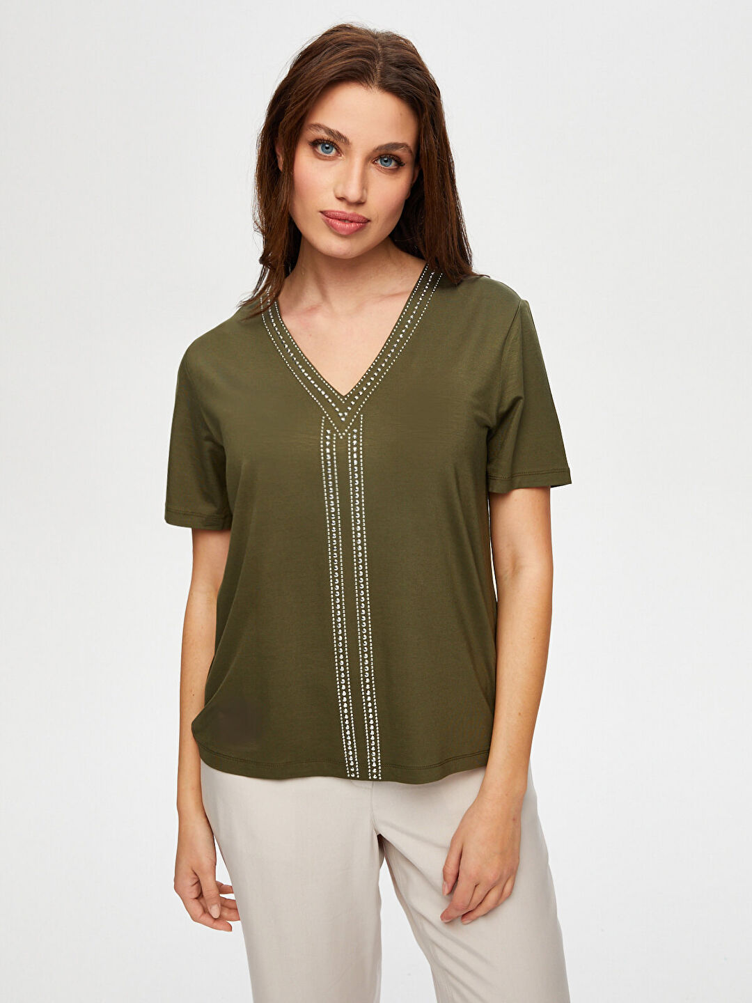 Gold Trok Taş Detaylı V Yaka Kısa Kol T-Shirt S25TSH069