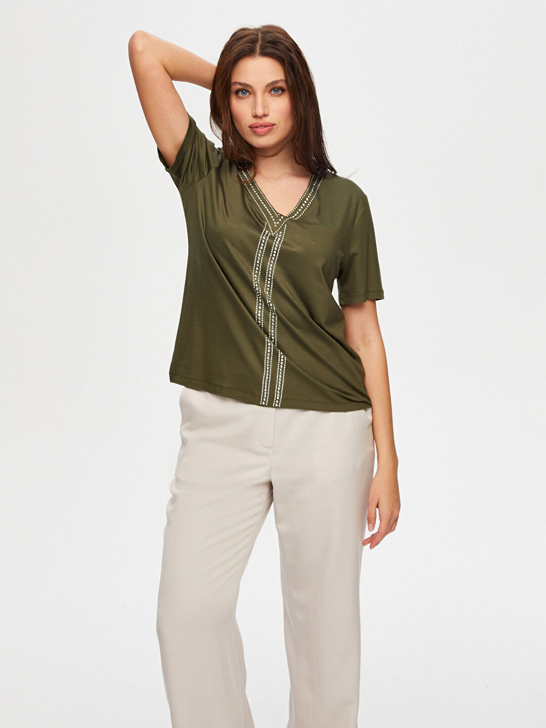 Gold Trok Taş Detaylı V Yaka Kısa Kol T-Shirt S25TSH069