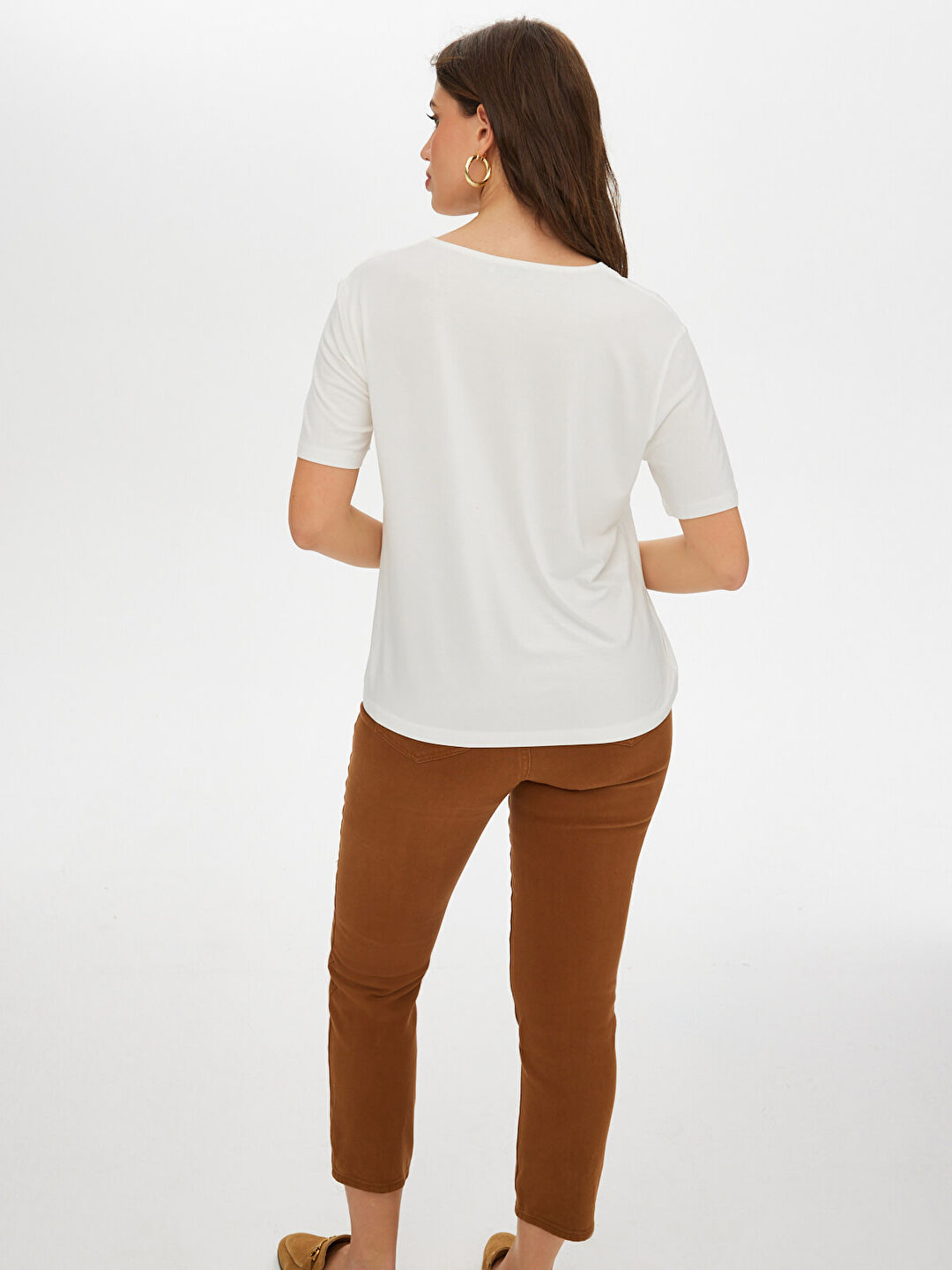 Gold Trok Taş Detaylı V Yaka Kısa Kol T-Shirt S25TSH069